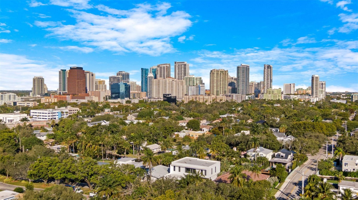 823 Ponce De Leon Fort Lauderdale, FL 33316