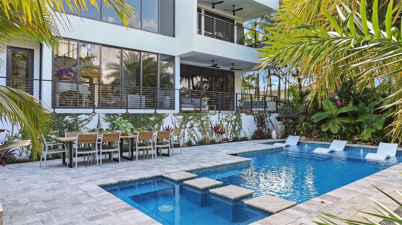 823 Ponce De Leon Fort Lauderdale, FL 33316