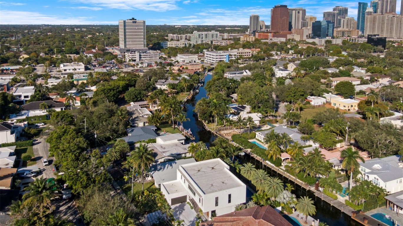 823 Ponce De Leon Fort Lauderdale, FL 33316