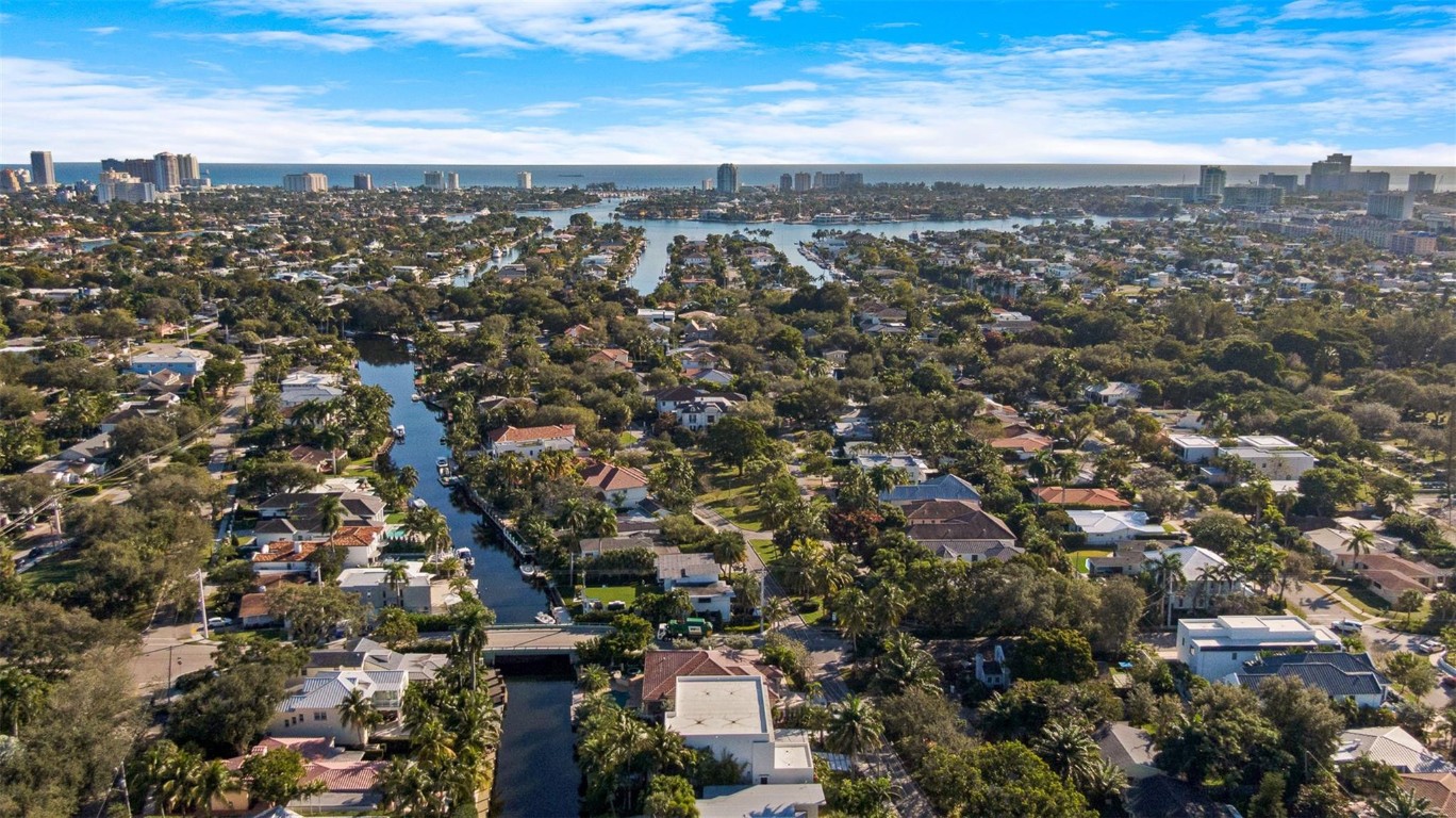 823 Ponce De Leon Fort Lauderdale, FL 33316