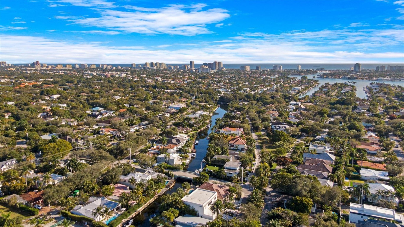 823 Ponce De Leon Fort Lauderdale, FL 33316