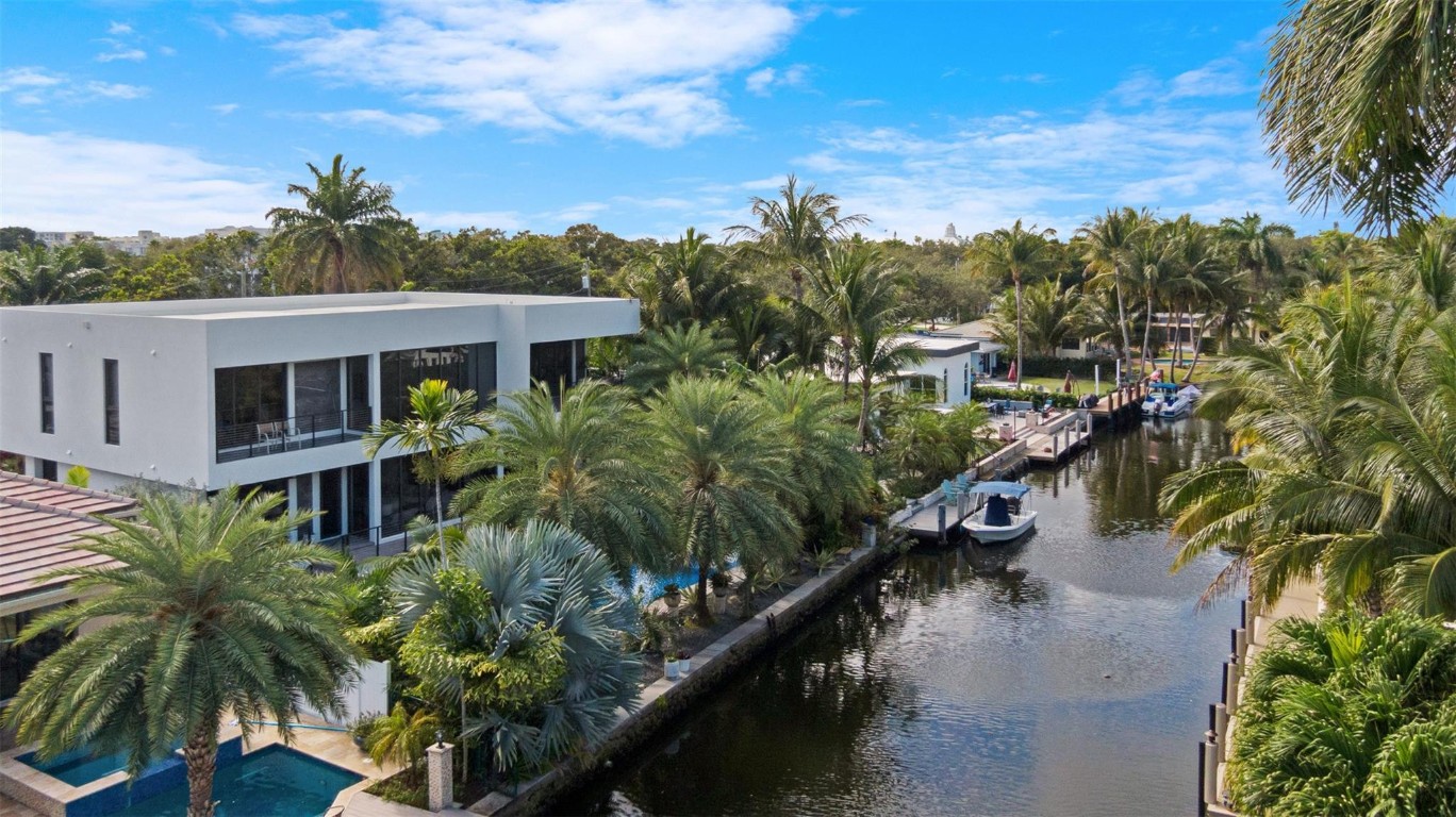 823 Ponce De Leon Fort Lauderdale, FL 33316