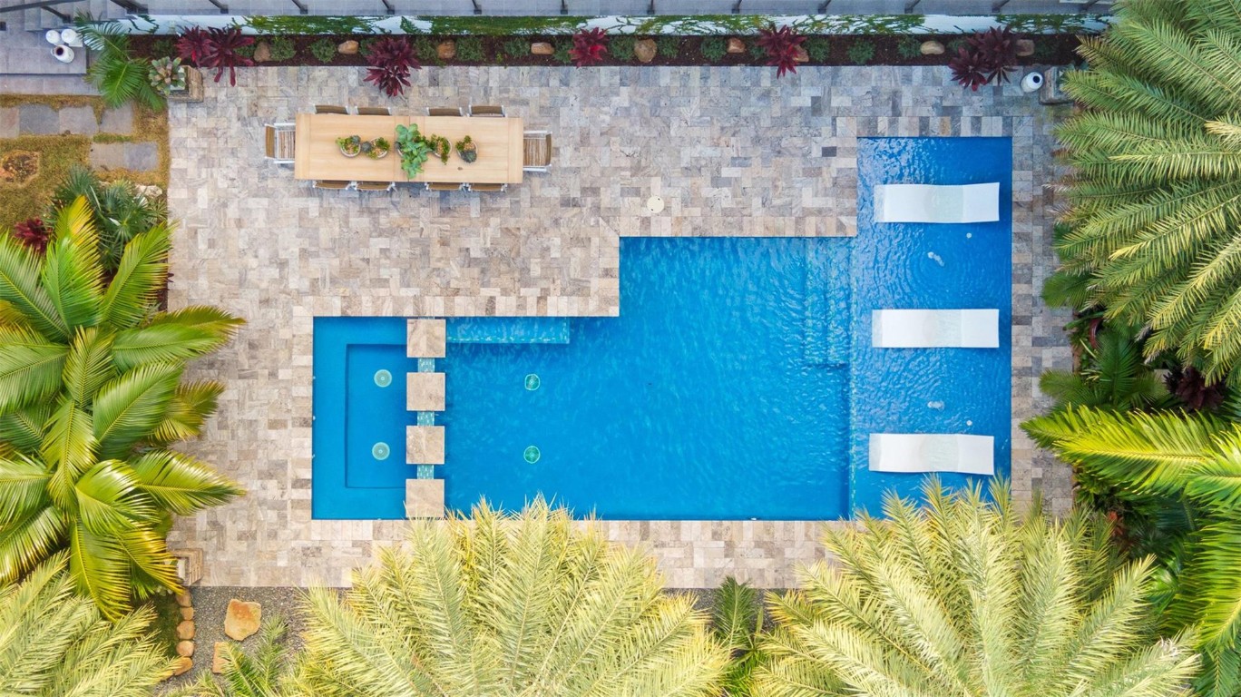 823 Ponce De Leon Fort Lauderdale, FL 33316