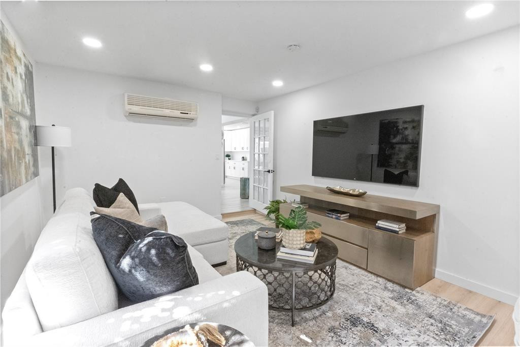 48 SE 7th Hollywood, FL 33004