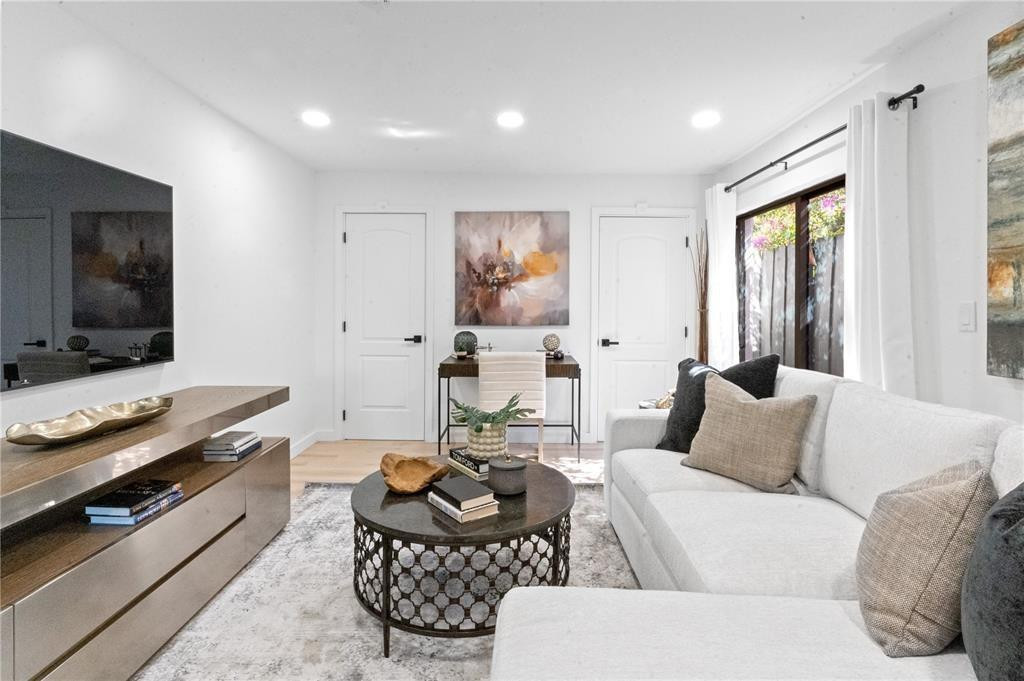 48 SE 7th Hollywood, FL 33004