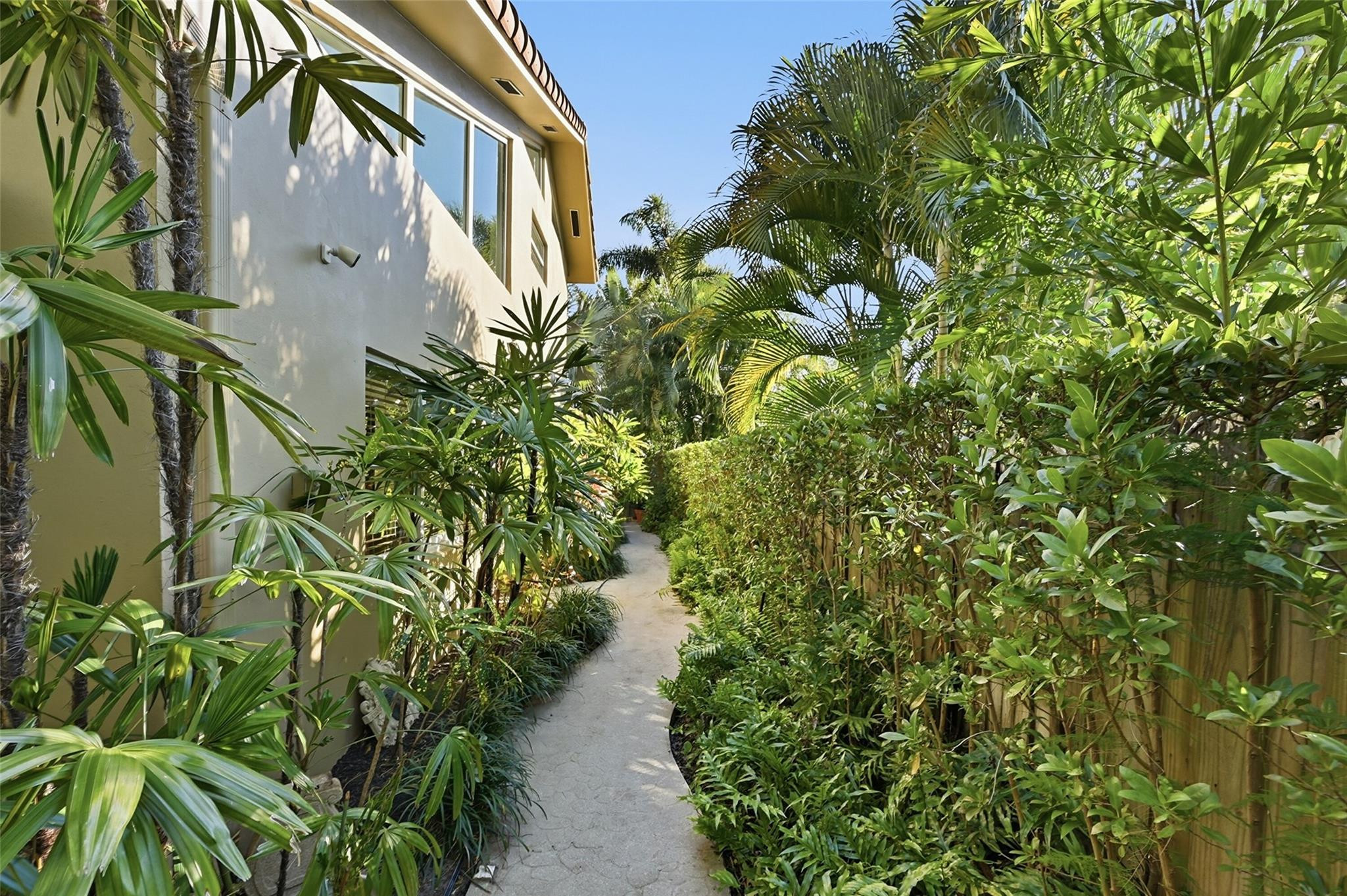 2525 NE 21st Fort Lauderdale, FL 33305