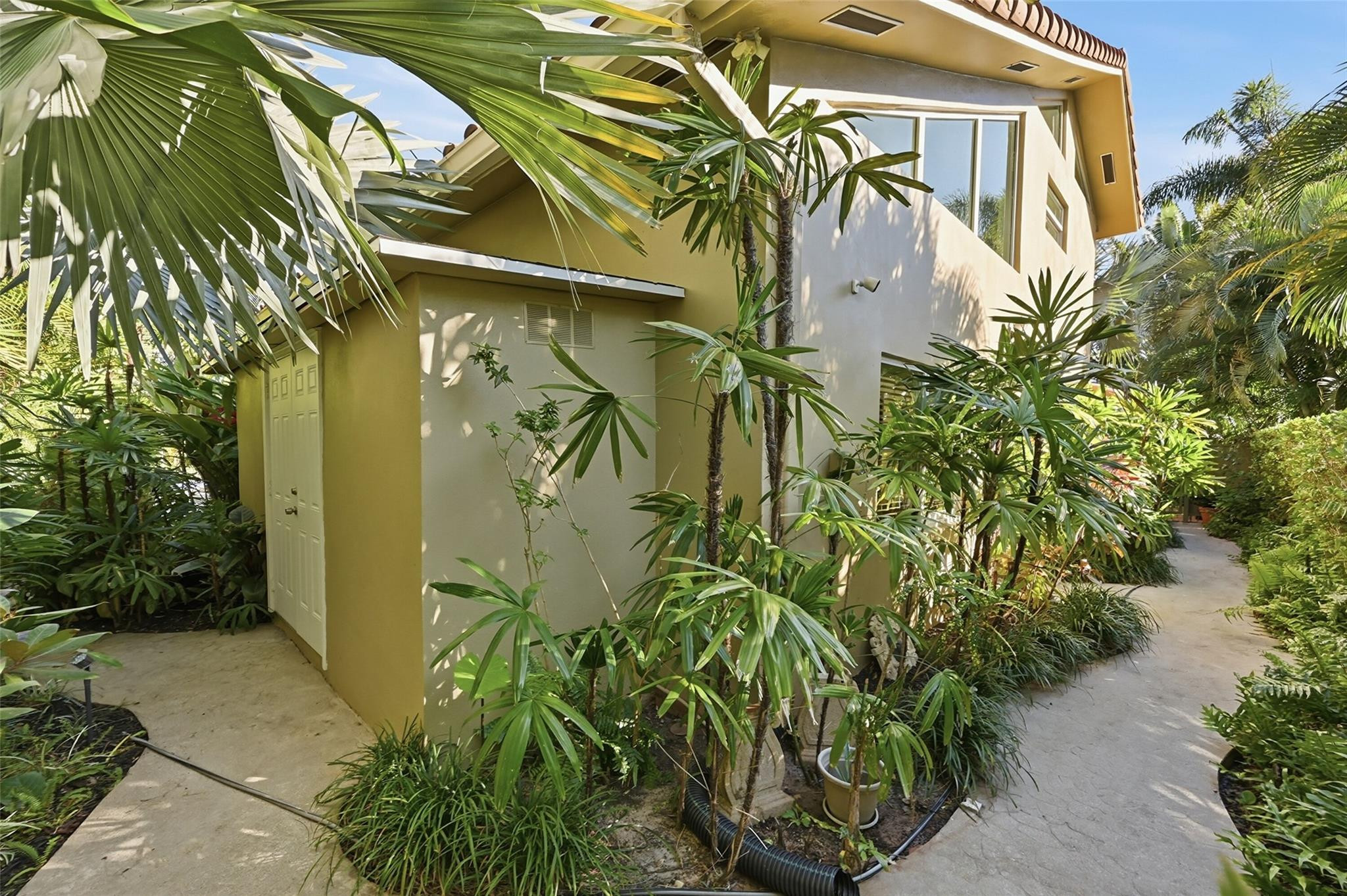 2525 NE 21st Fort Lauderdale, FL 33305