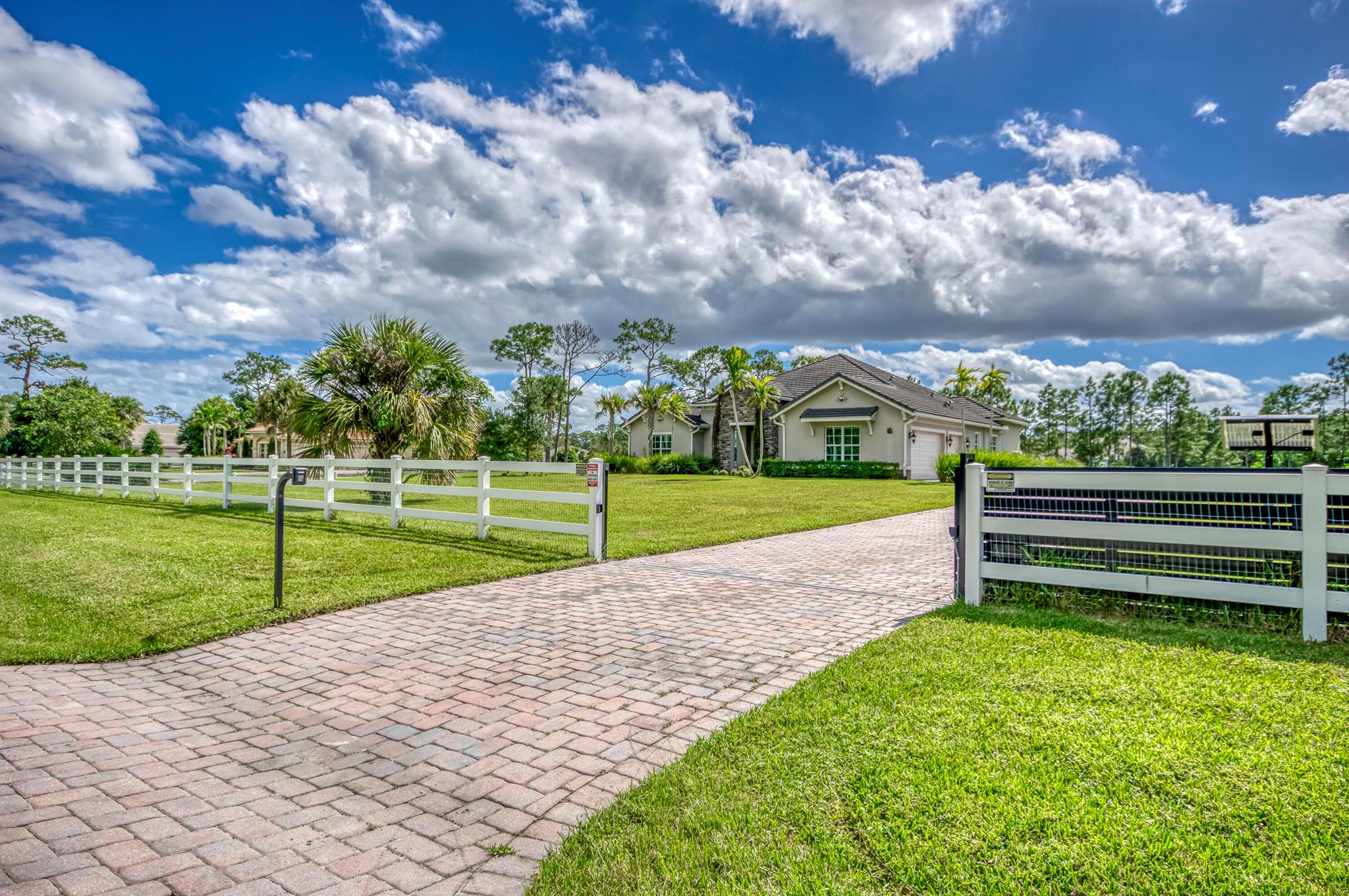 10184 Calabrese Trl Jupiter, FL 33478