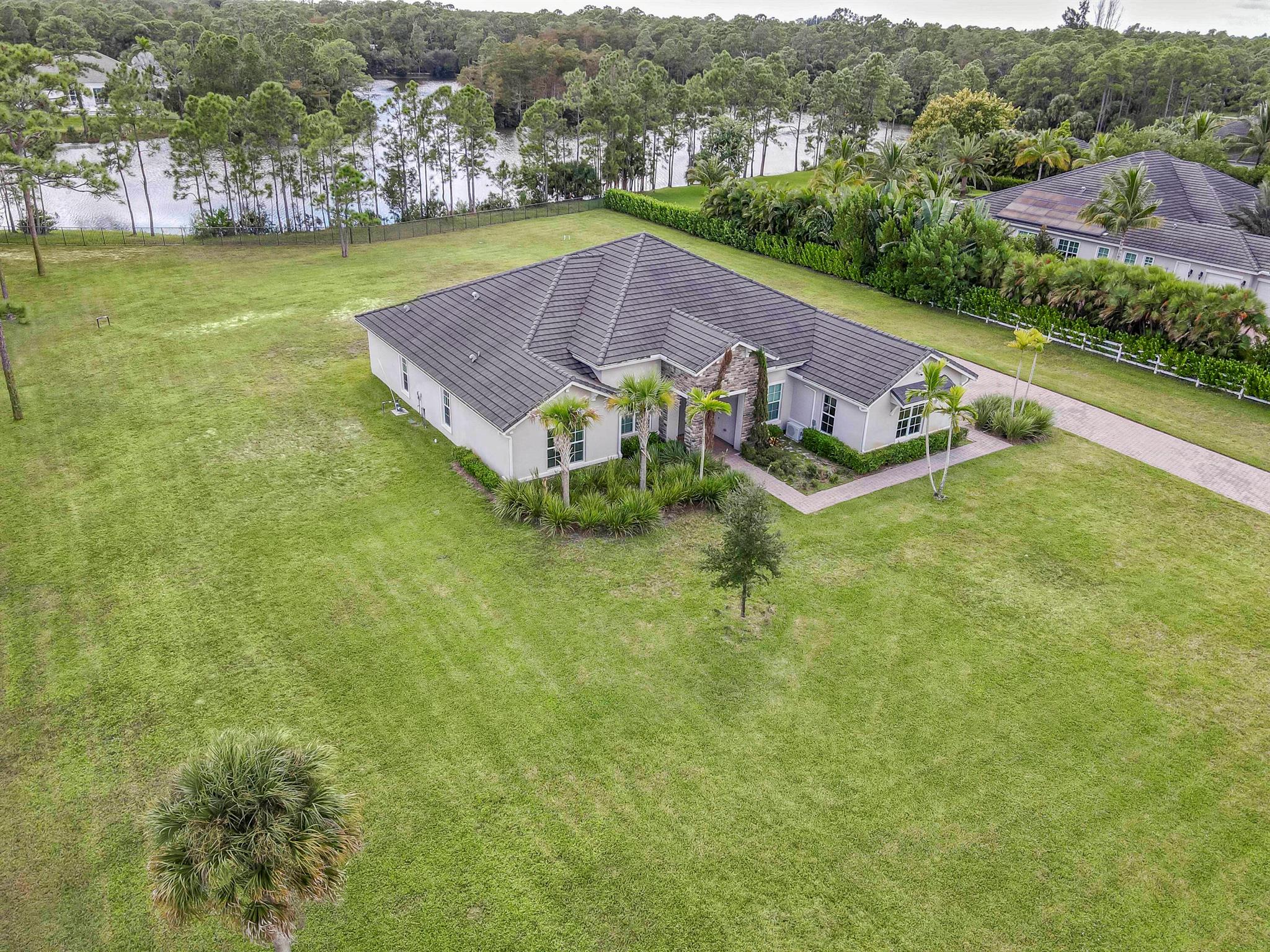 10184 Calabrese Trl Jupiter, FL 33478