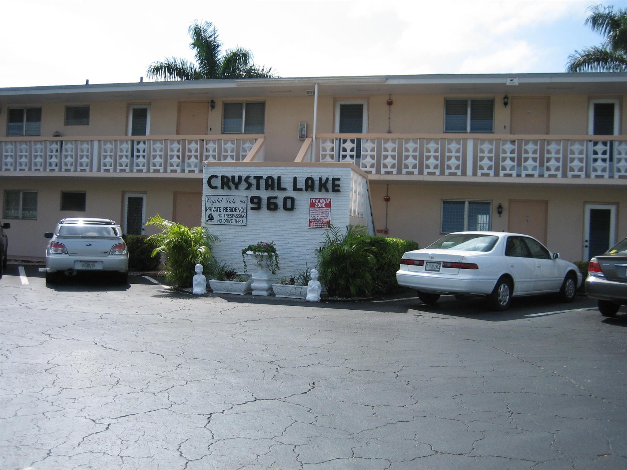 960 Crystal Lk Dr #204