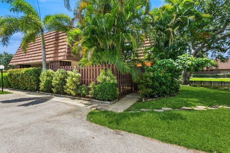 825 Center 32b St Jupiter, FL 33458