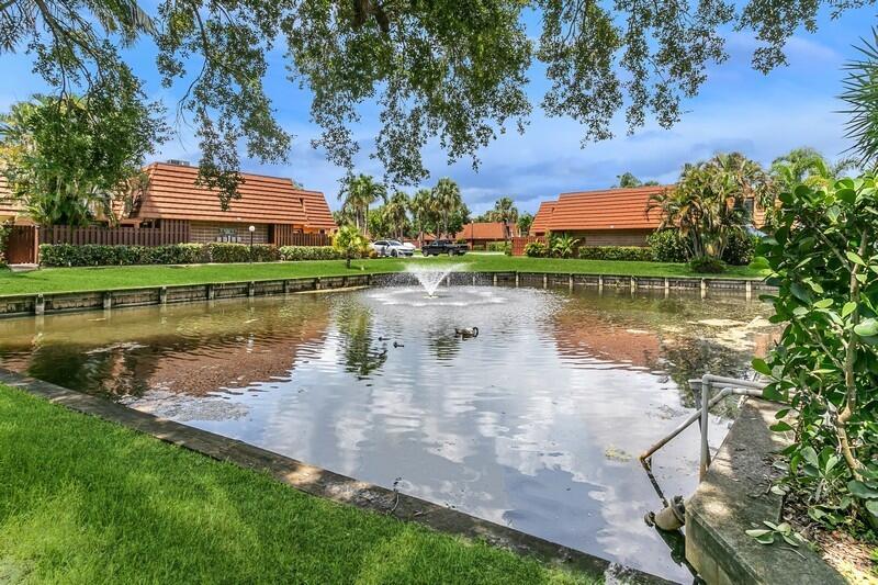 825 Center 32b St Jupiter, FL 33458