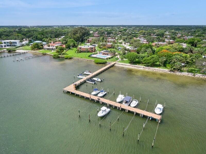 825 Center 32b St Jupiter, FL 33458