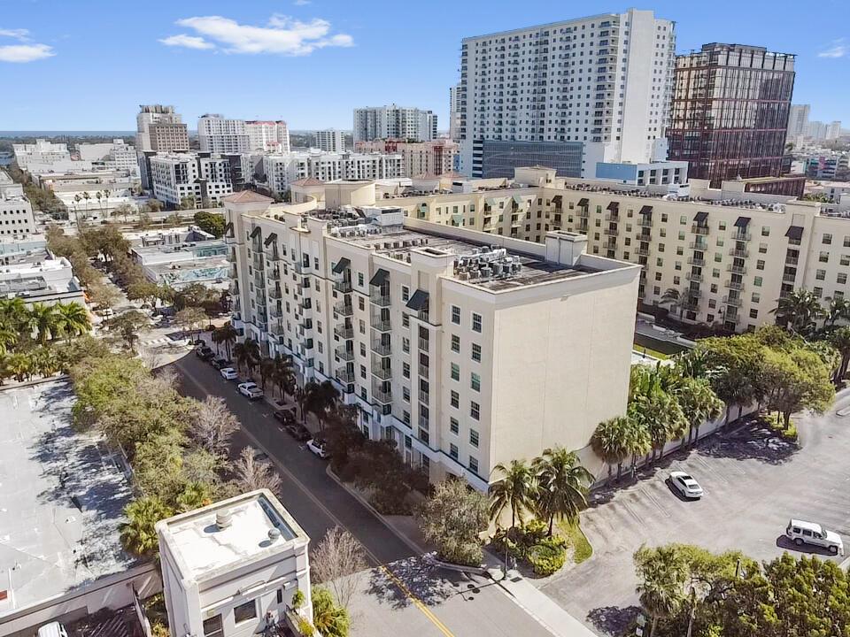 610 Clematis St #638