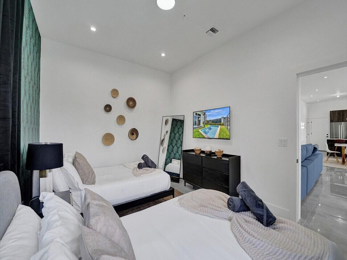 1220 NE 15th Ave Fort Lauderdale, FL 33304