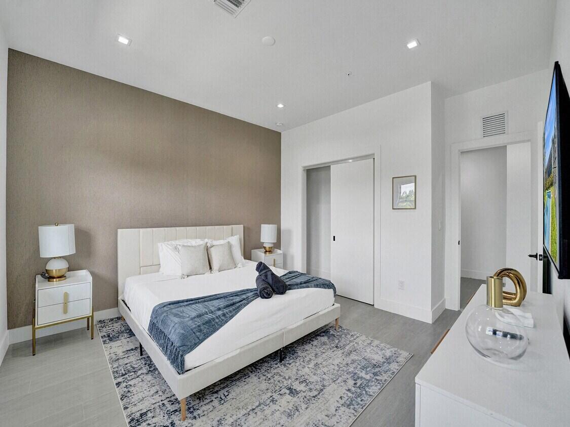 1220 NE 15th Ave Fort Lauderdale, FL 33304