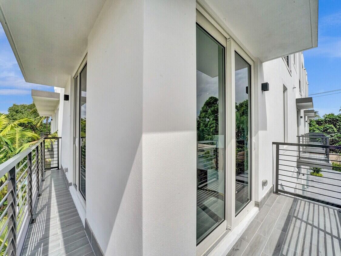 1220 NE 15th Ave Fort Lauderdale, FL 33304