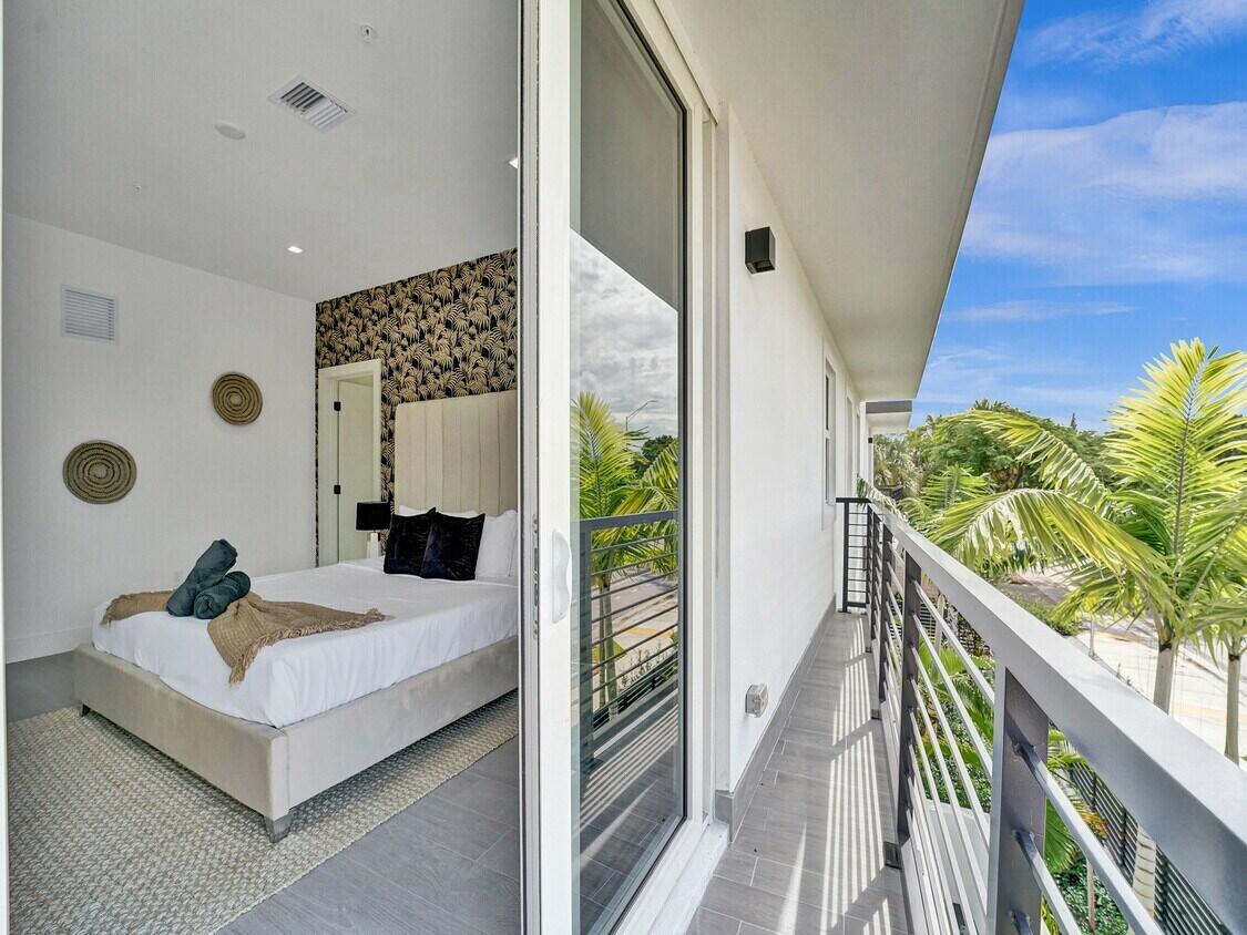 1220 NE 15th Ave Fort Lauderdale, FL 33304