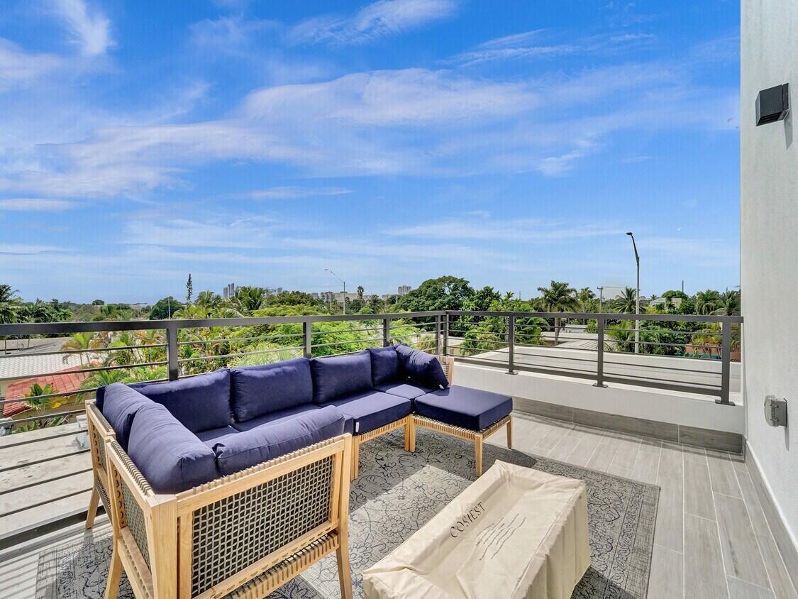 1220 NE 15th Ave Fort Lauderdale, FL 33304