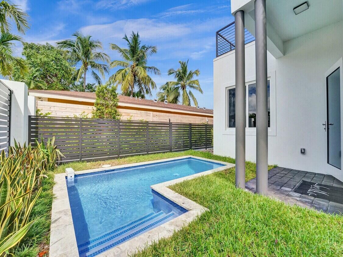 1220 NE 15th Ave Fort Lauderdale, FL 33304