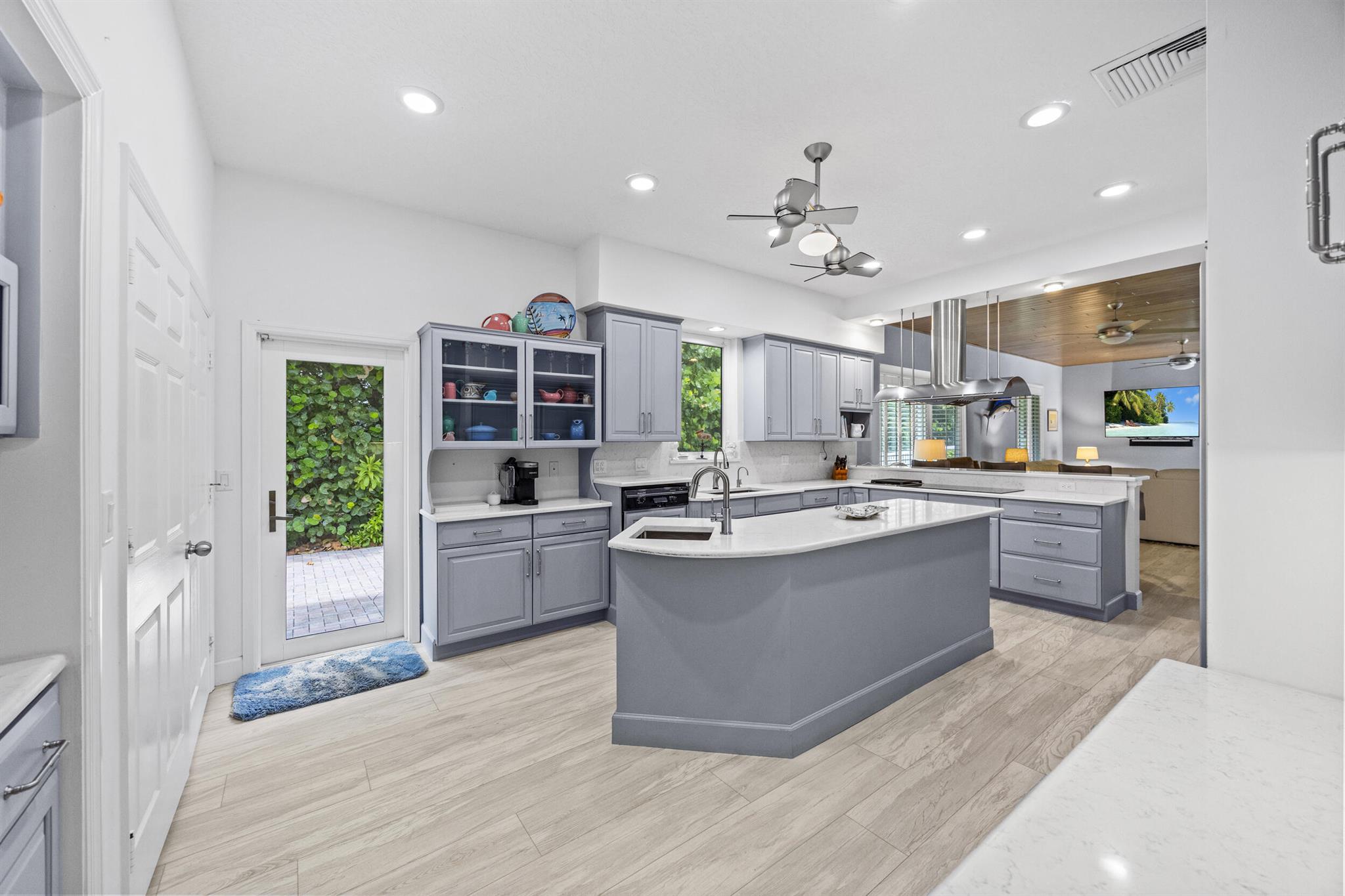 77 N Beach Rd Jupiter Island, FL 33455