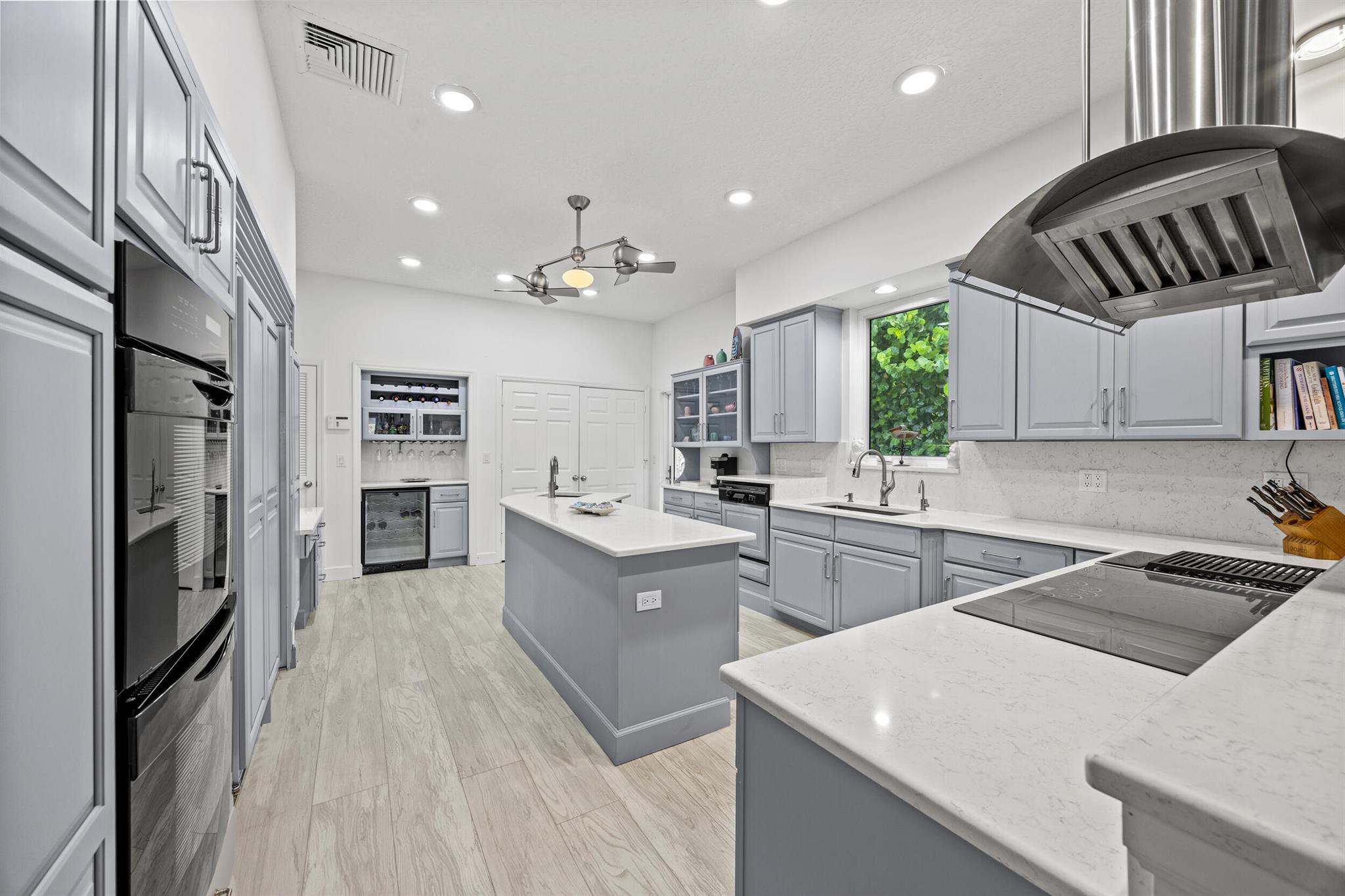 77 N Beach Rd Jupiter Island, FL 33455