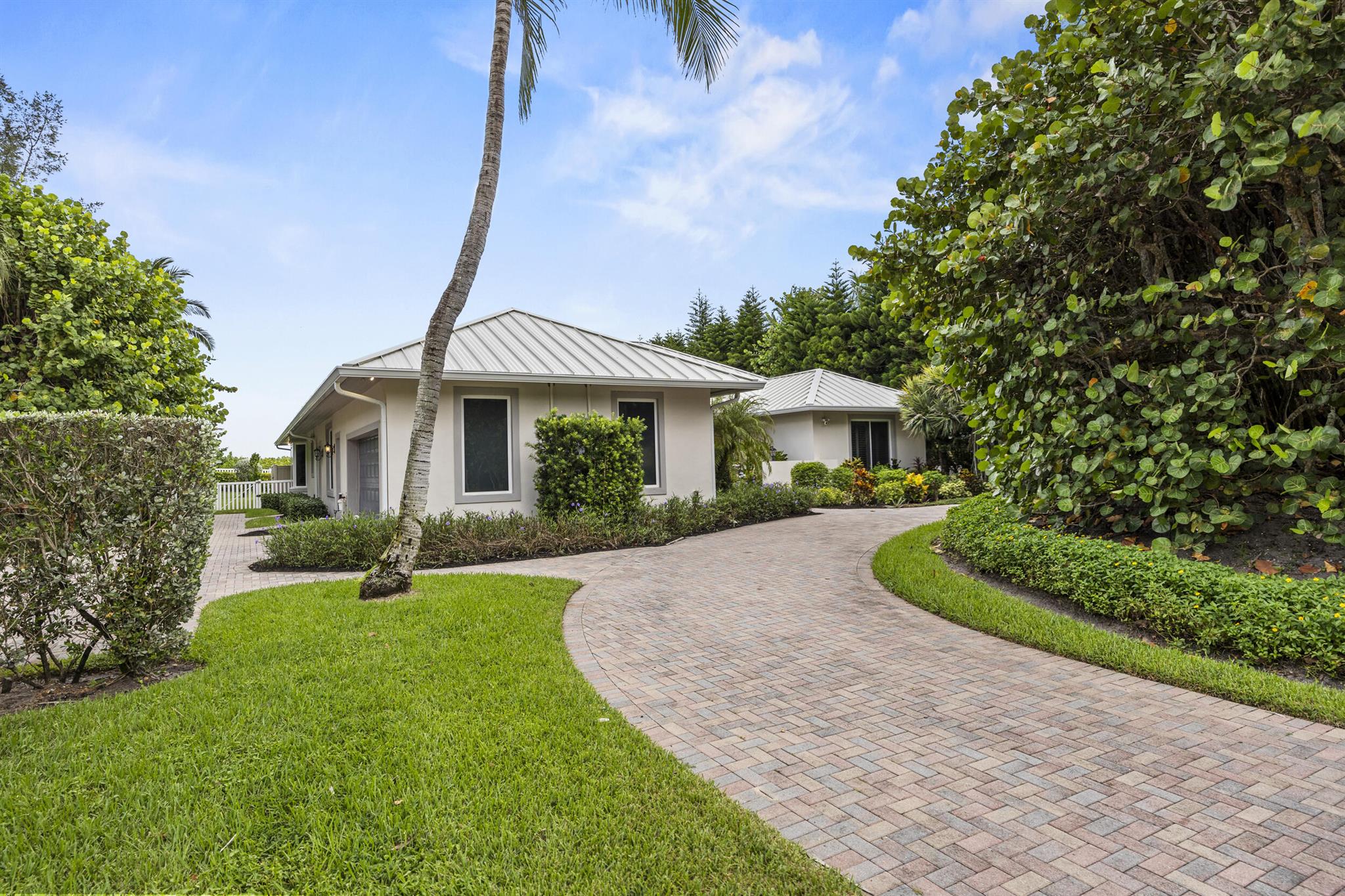 77 N Beach Rd Jupiter Island, FL 33455