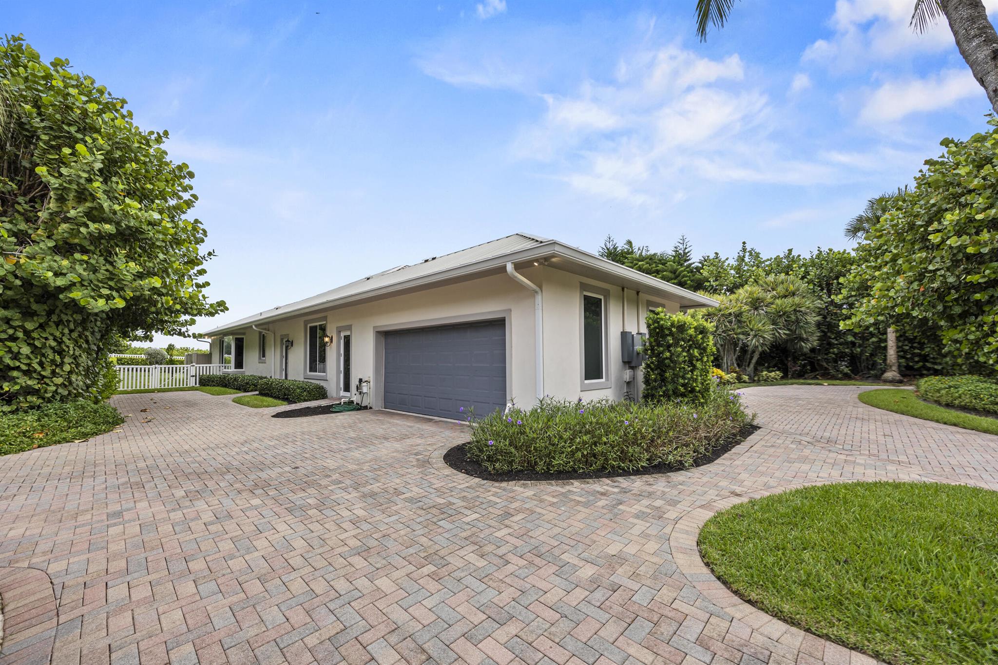 77 N Beach Rd Jupiter Island, FL 33455