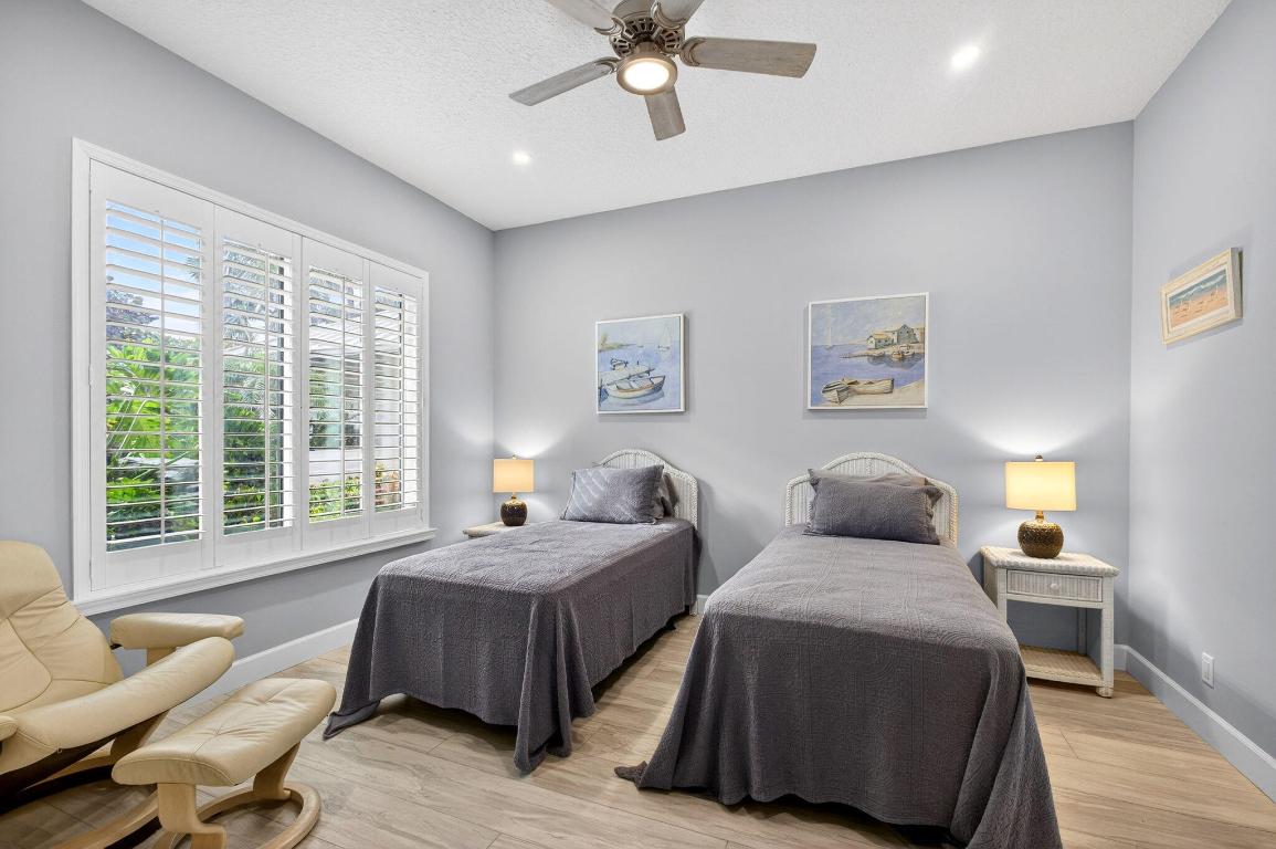 77 N Beach Jupiter Island, FL 33455