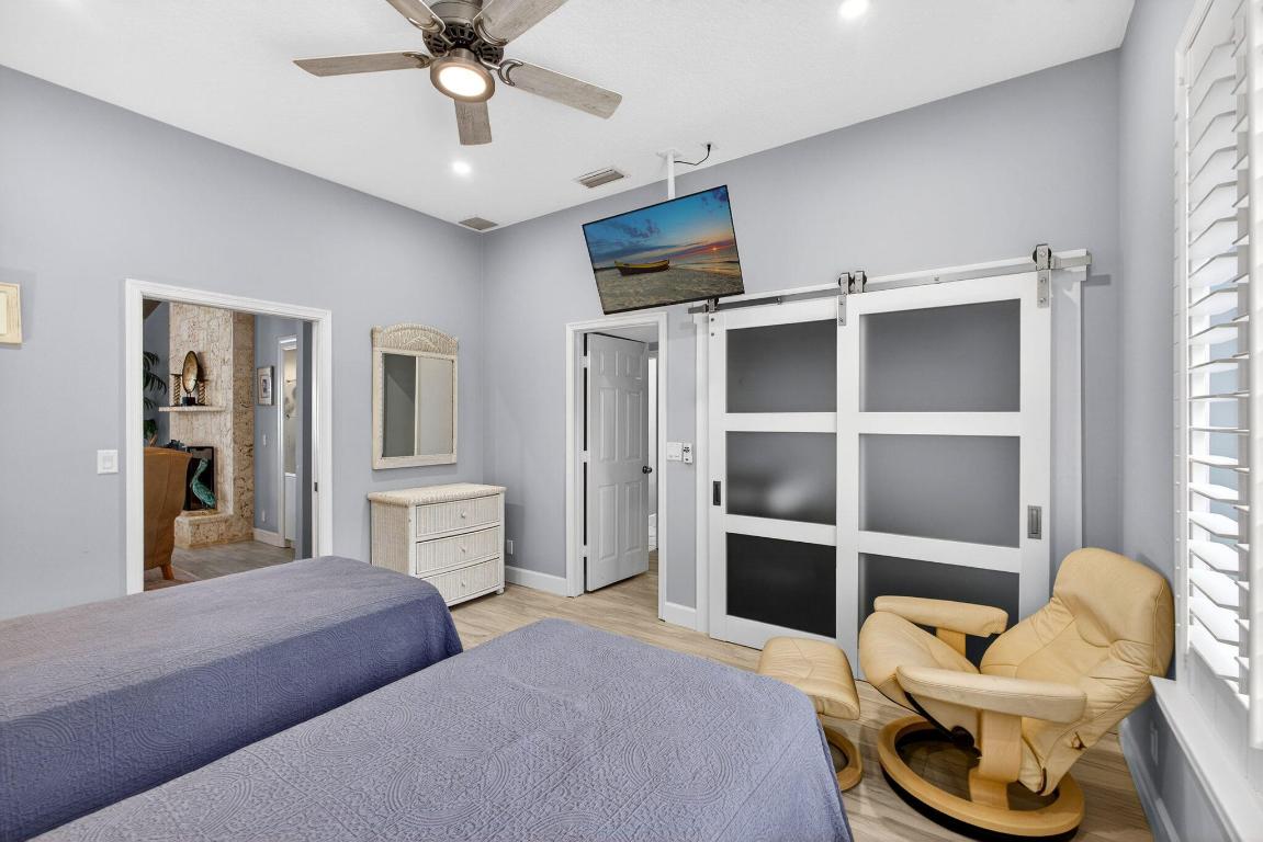 77 N Beach Jupiter Island, FL 33455