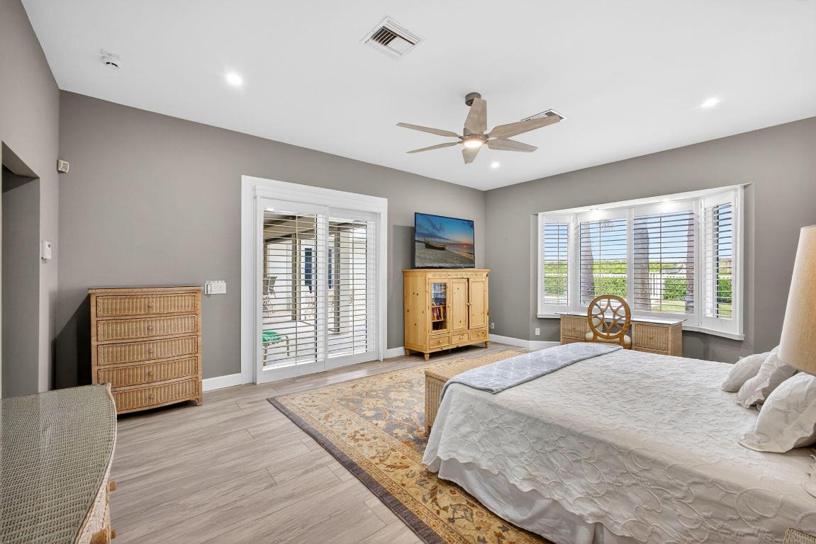 77 N Beach Jupiter Island, FL 33455