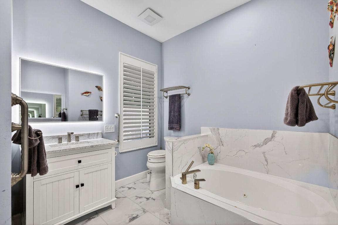 77 N Beach Jupiter Island, FL 33455