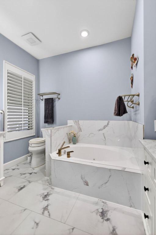 77 N Beach Jupiter Island, FL 33455