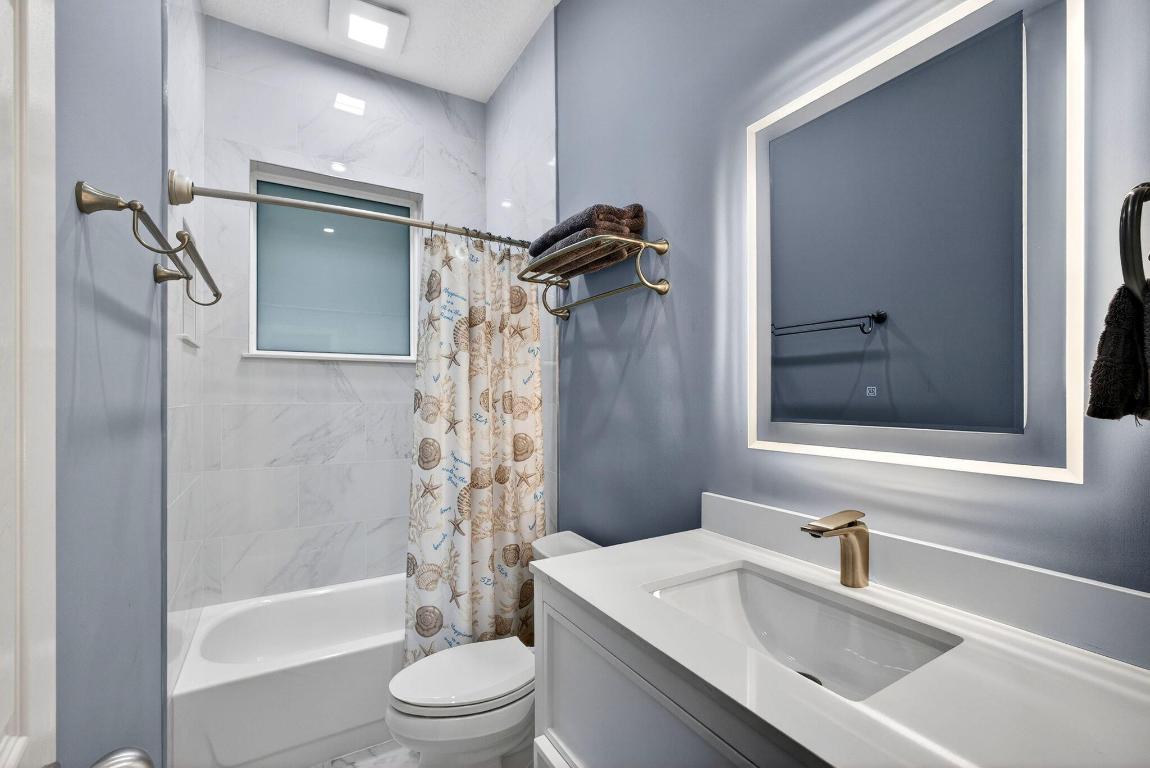 77 N Beach Jupiter Island, FL 33455