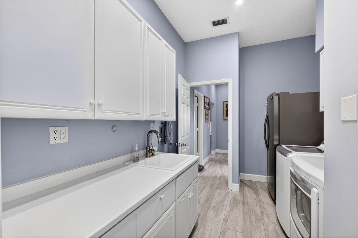 77 N Beach Jupiter Island, FL 33455