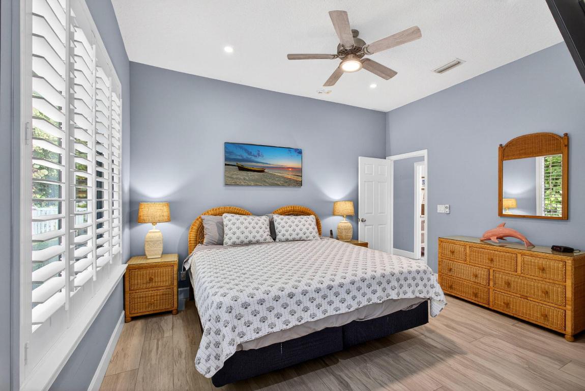 77 N Beach Jupiter Island, FL 33455