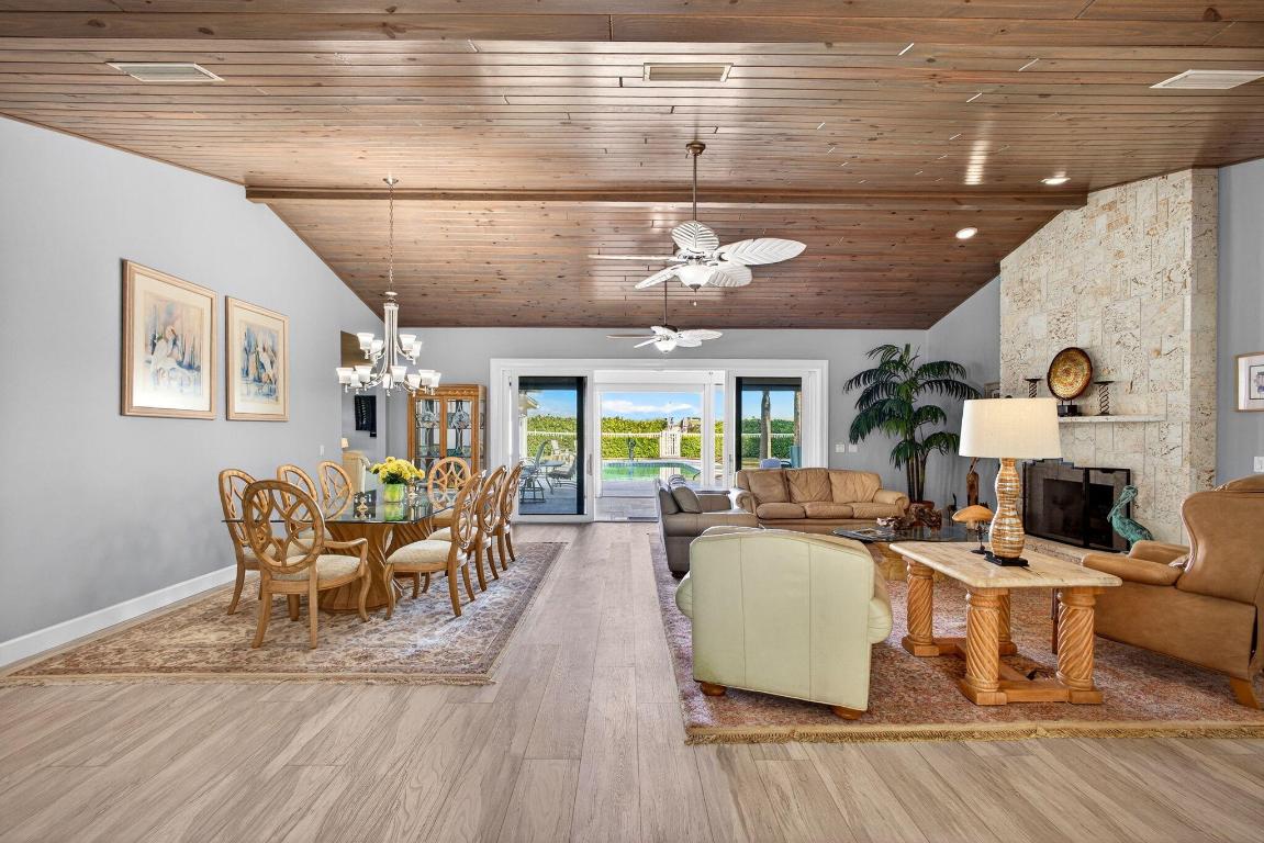 77 N Beach Jupiter Island, FL 33455