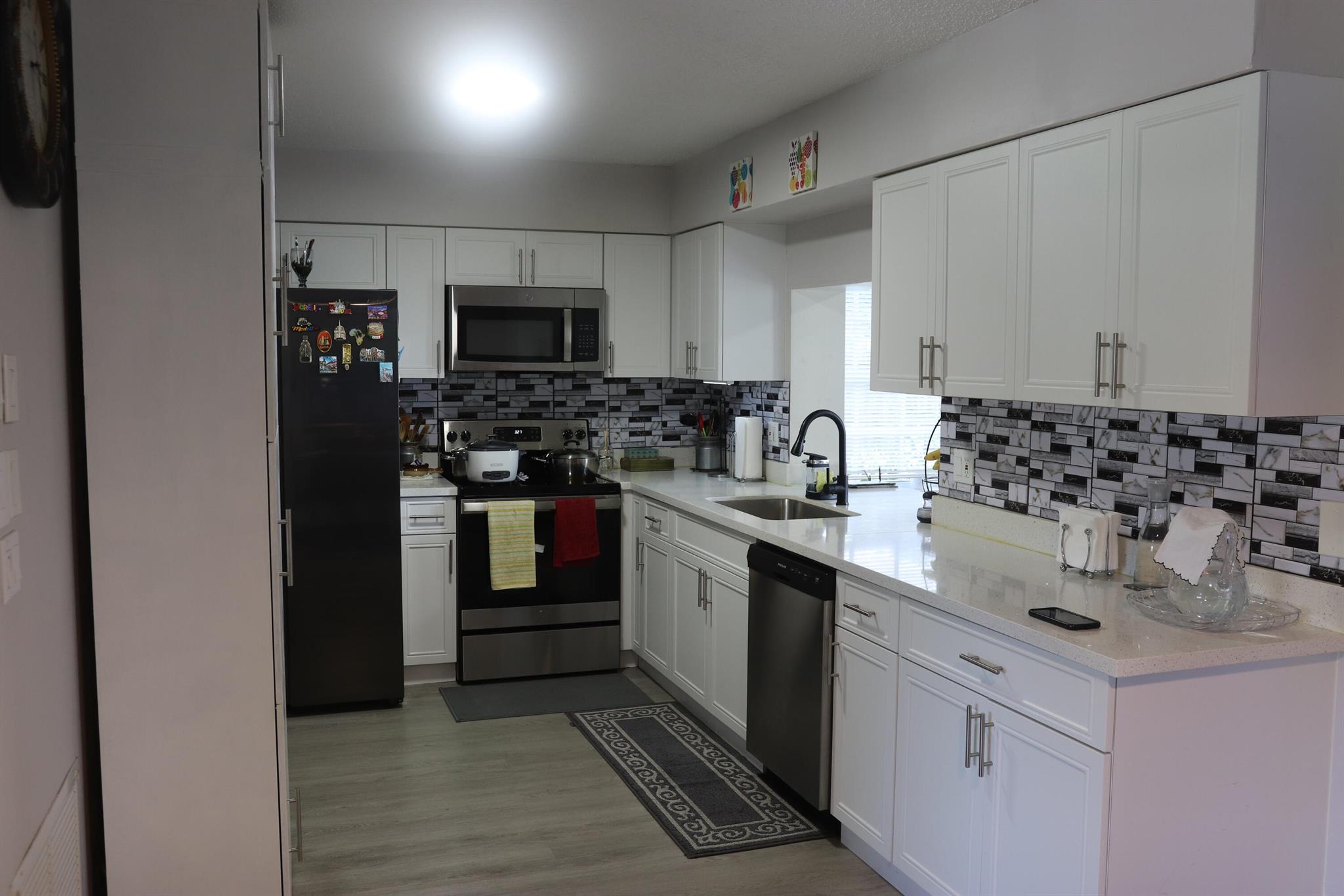 855 Azalea Dr
