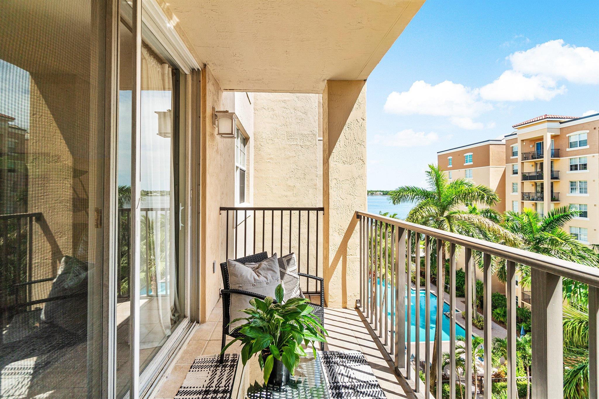 1801 N Flagler Dr #729