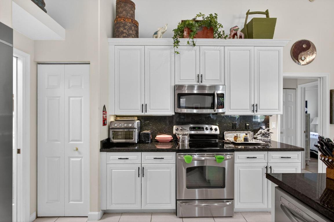 9923 SE Oak Tree Tequesta, FL 33469