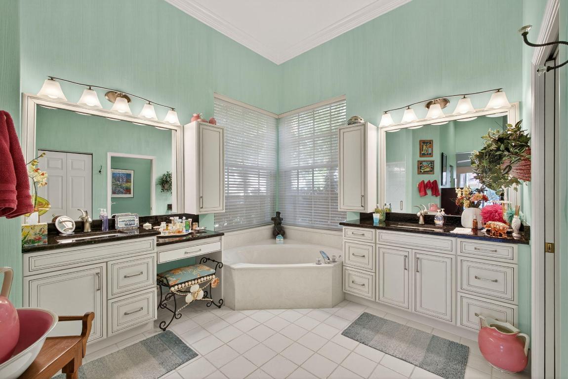 9923 SE Oak Tree Tequesta, FL 33469