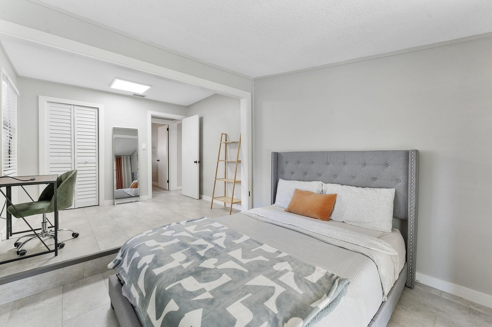 1292 SW 25th Ave Fort Lauderdale, FL 33312