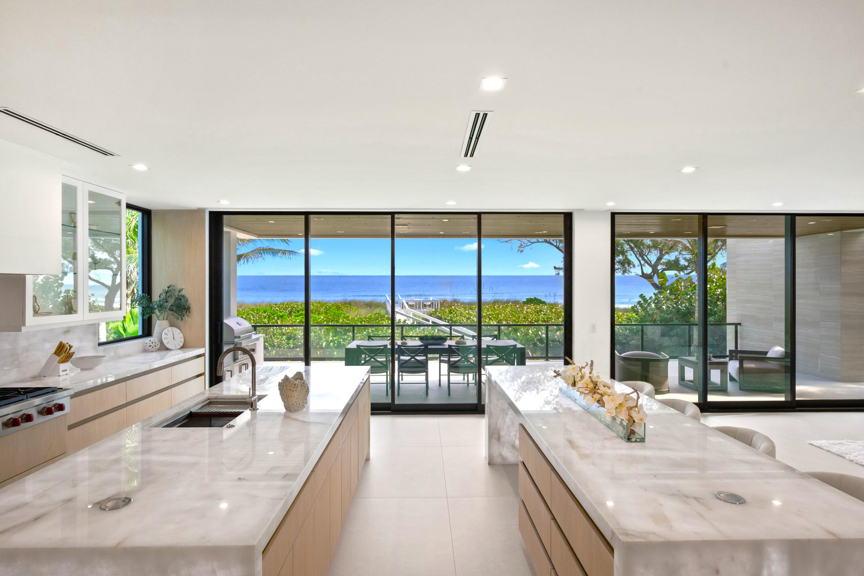 75 N Beach Rd Jupiter Island, FL 33455