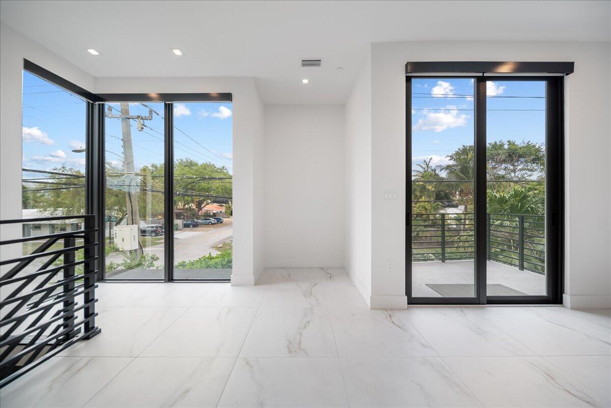 1052 N Victoria Park Fort Lauderdale, FL 33304