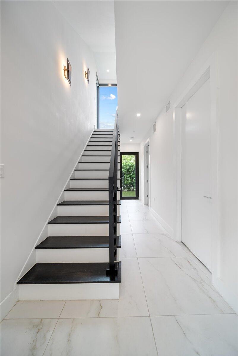 1052 N Victoria Park Fort Lauderdale, FL 33304