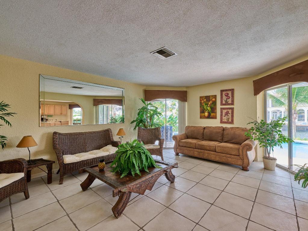 2810 NE 48th Lighthouse Point, FL 33064