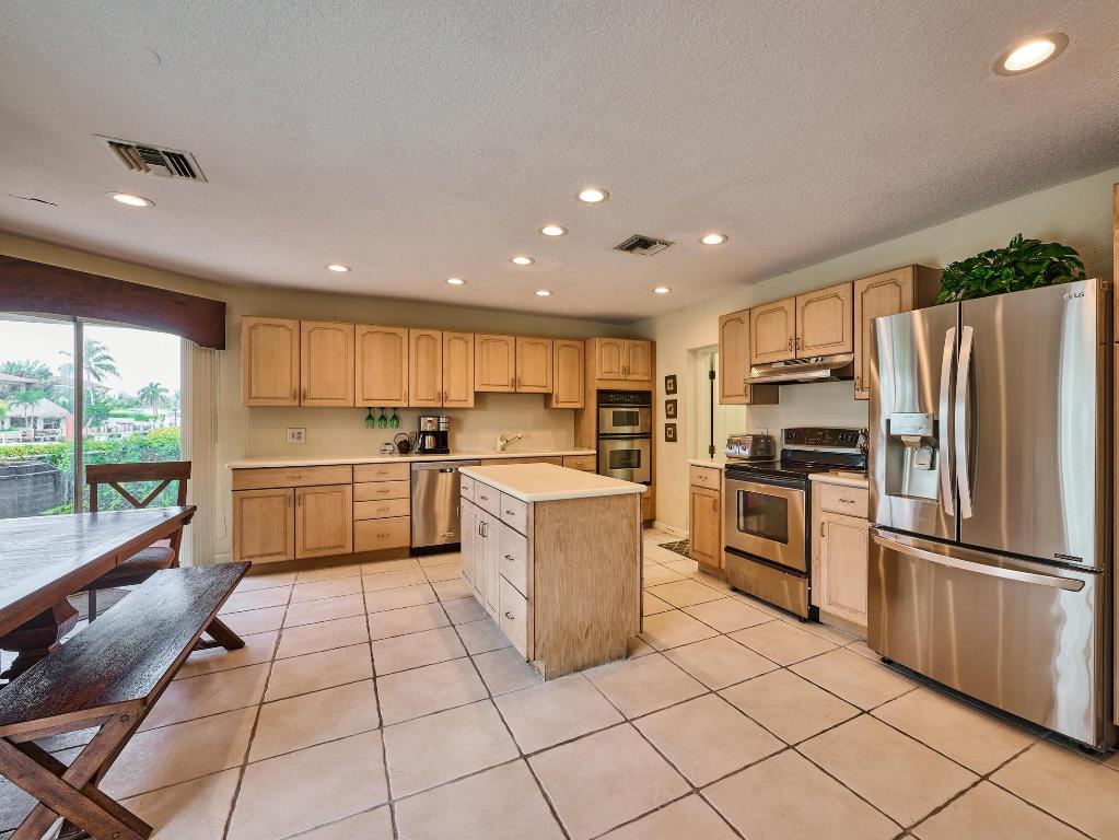 2810 NE 48th Lighthouse Point, FL 33064