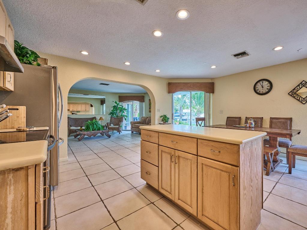 2810 NE 48th Lighthouse Point, FL 33064