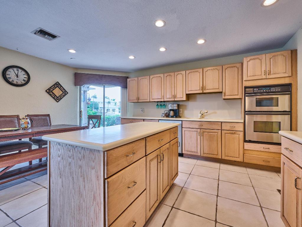 2810 NE 48th Lighthouse Point, FL 33064