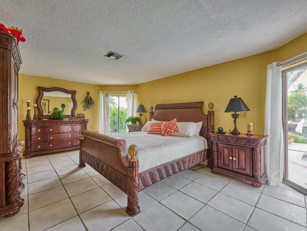 2810 NE 48th Lighthouse Point, FL 33064